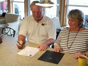 Customers of Sasquatch pest control looking over Service agreement