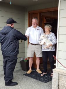 Kristofer Elling of Sasquatch pest control greeting customers at the door