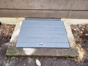 New crawlspace well cover done by Sasquatch pest control for preventative rodent control service