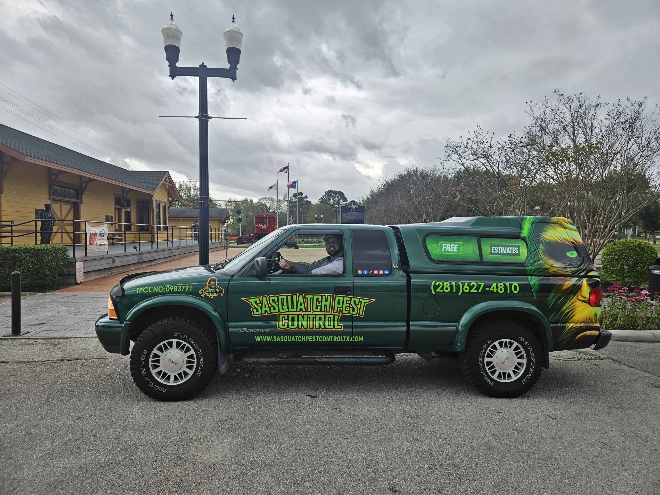 Cricket control service for a Houston home