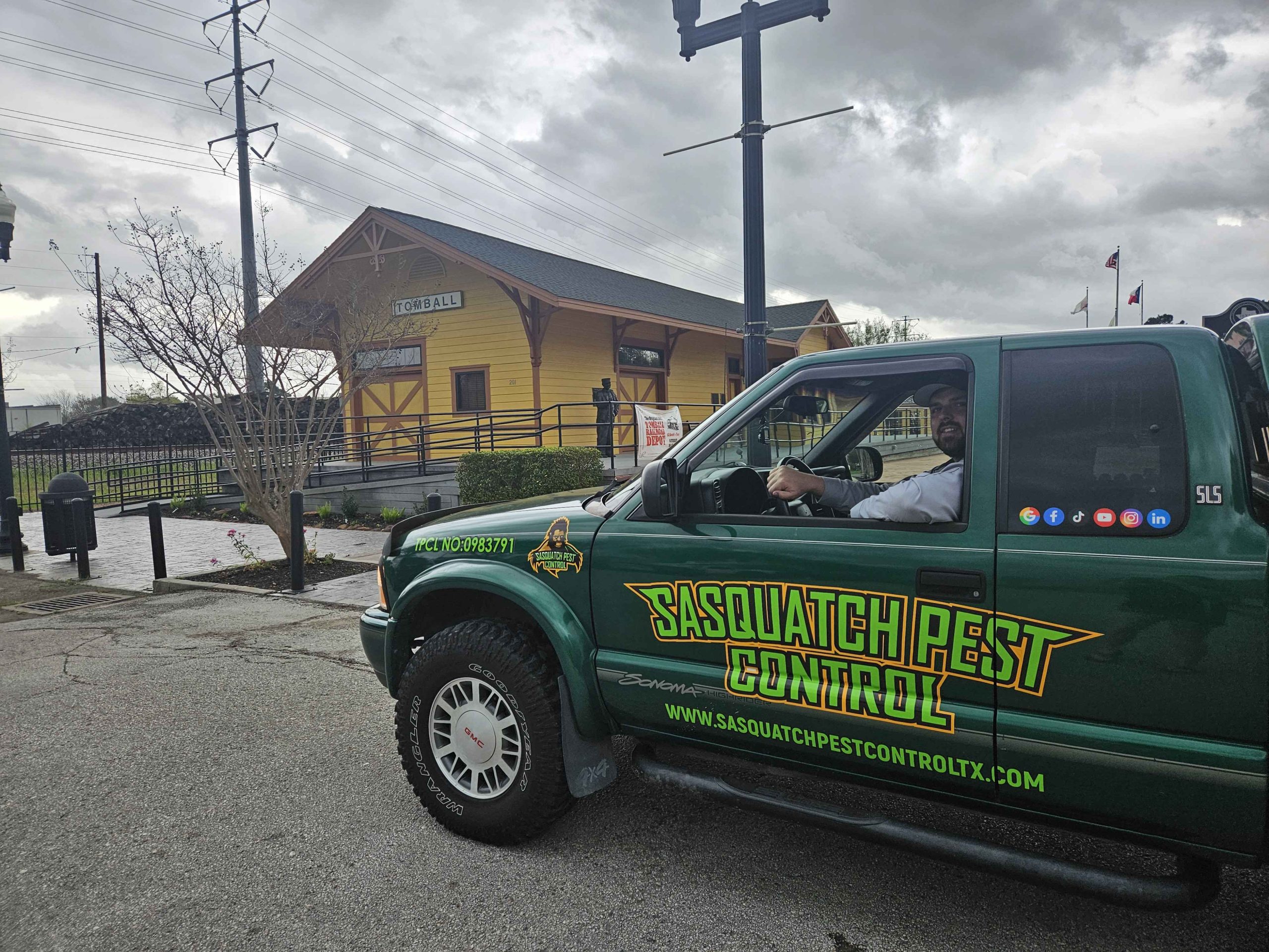 Marcus in front of Tomball sign